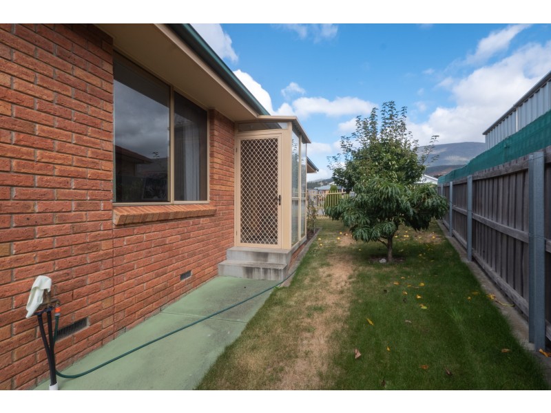 8 Moore Park Drive, Glenorchy TAS 7010