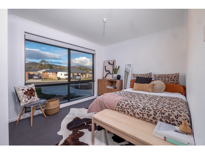 33 Holmfield Avenue, Clarendon Vale TAS 7019
