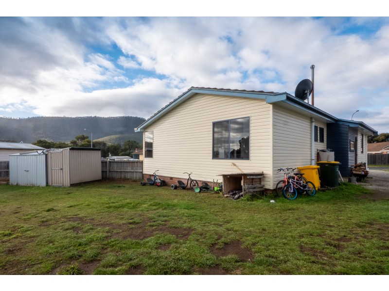13 Link Road, New Norfolk TAS 7140