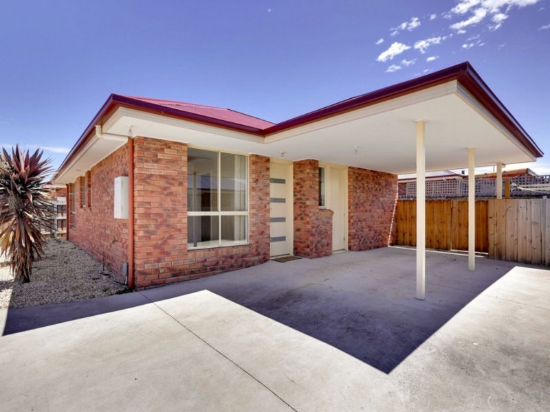 2/11 Lucas Place, Brighton TAS 7030