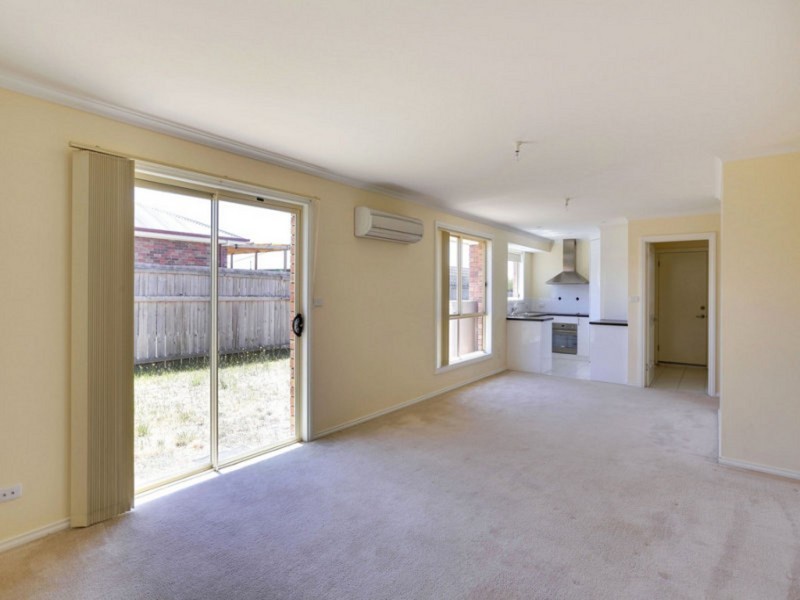 2/11 Lucas Place, Brighton TAS 7030