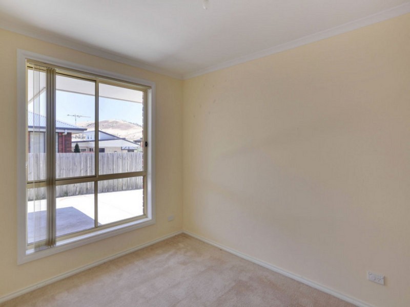 2/11 Lucas Place, Brighton TAS 7030