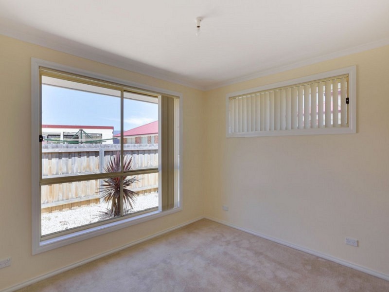 2/11 Lucas Place, Brighton TAS 7030