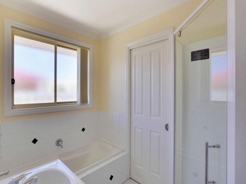 2/11 Lucas Place, Brighton TAS 7030