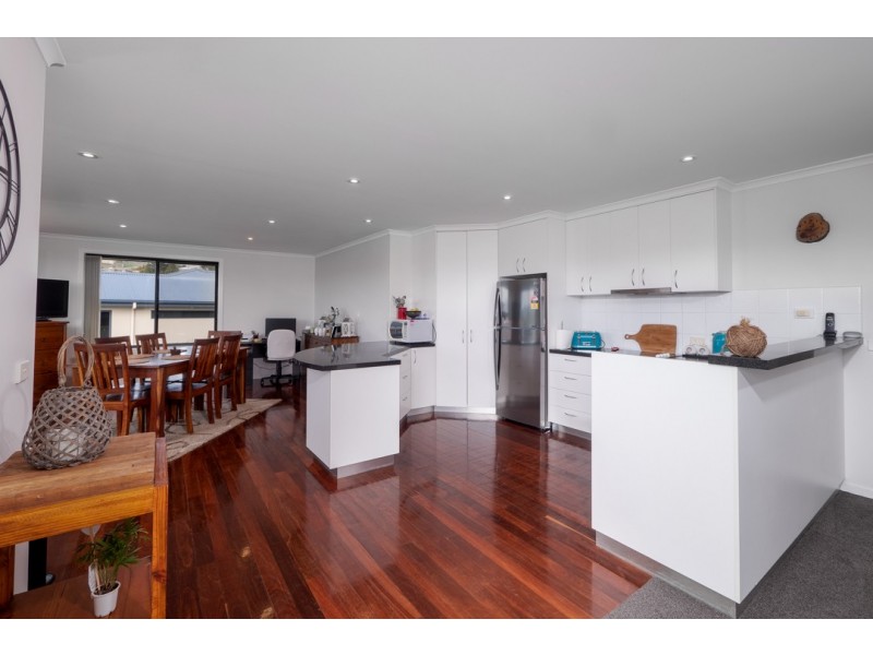 14 Govett Rise, Austins Ferry TAS 7011