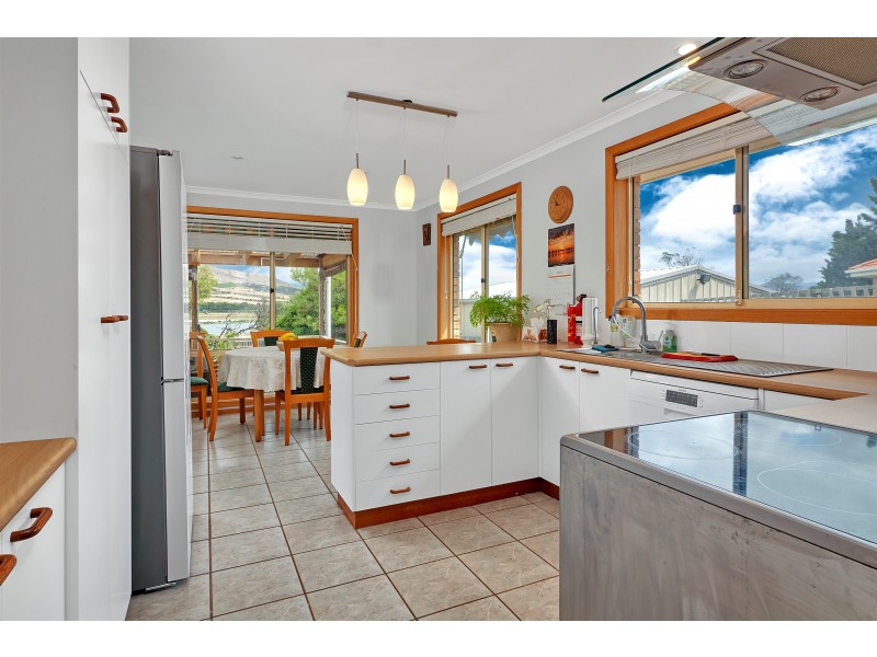 2 Kirabati Road, Midway Point TAS 7171