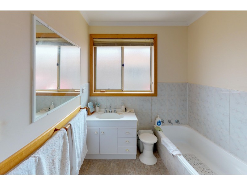 2 Kirabati Road, Midway Point TAS 7171