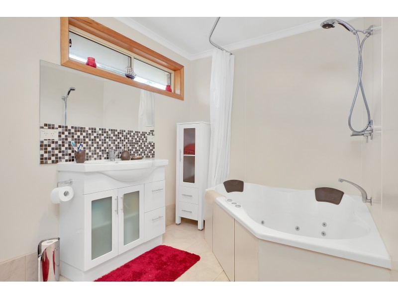 2 Kirabati Road, Midway Point TAS 7171