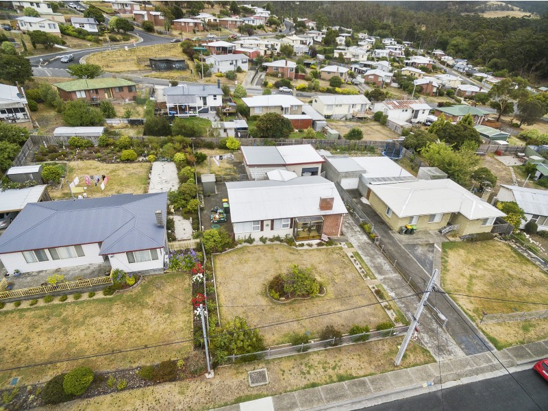 2 Narelle Place, Claremont TAS 7011