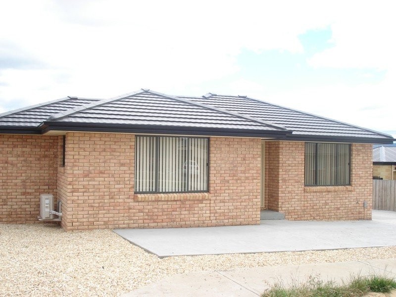 2/7 Alice Place, Brighton TAS 7030