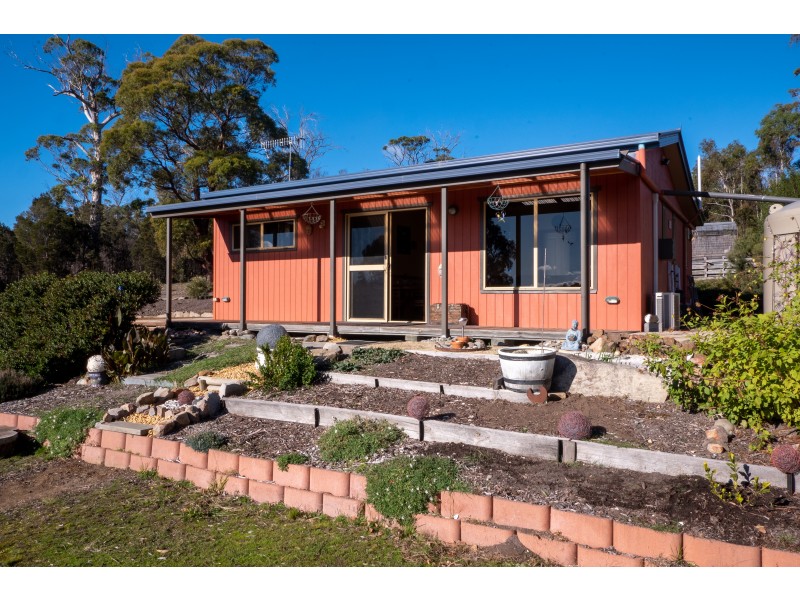 1 Baring Court, Triabunna TAS 7190