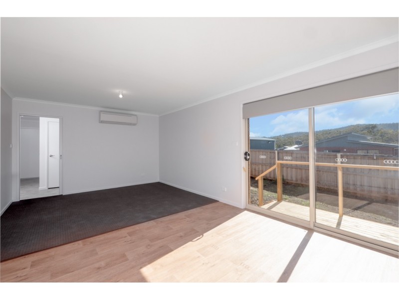 2/5 Emerald Drive, Rokeby TAS 7019