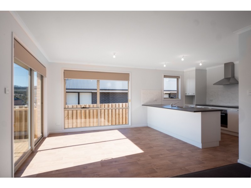 2/5 Emerald Drive, Rokeby TAS 7019