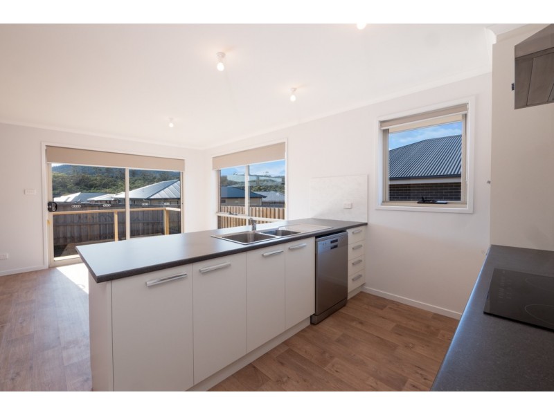 2/5 Emerald Drive, Rokeby TAS 7019