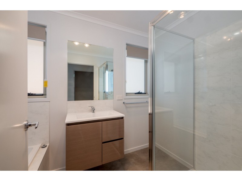 2/5 Emerald Drive, Rokeby TAS 7019