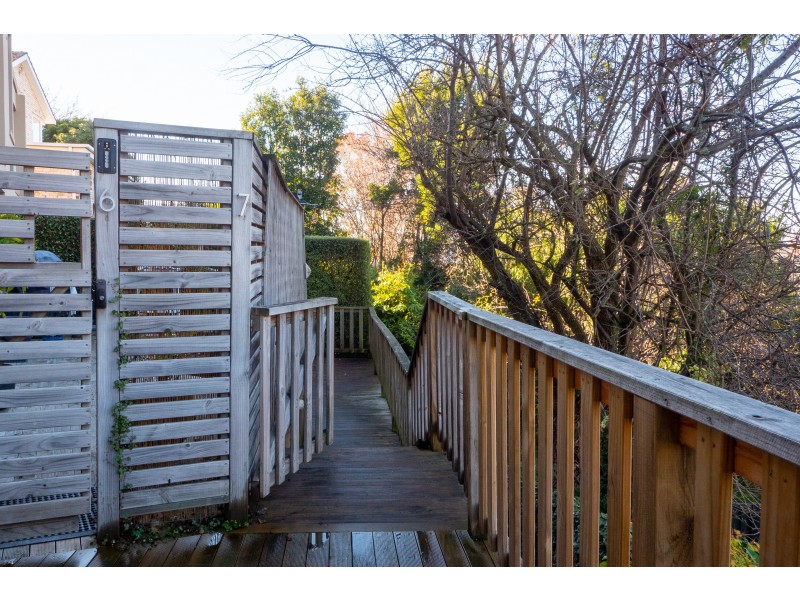 7/3 Norfolk Crescent, Sandy Bay TAS 7005