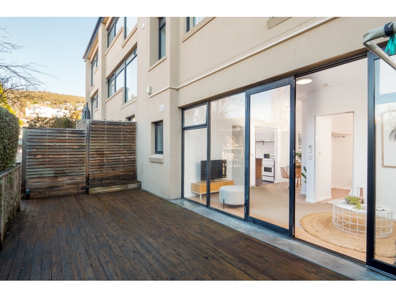 7/3 Norfolk Crescent, Sandy Bay TAS 7005