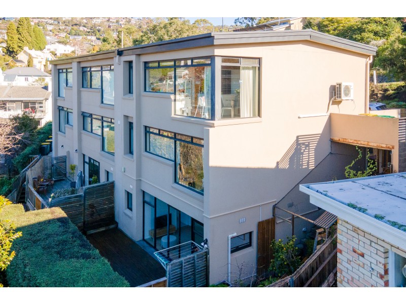 7/3 Norfolk Crescent, Sandy Bay TAS 7005