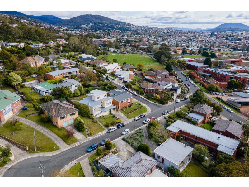 5 Goodhart Place, Sandy Bay TAS 7005