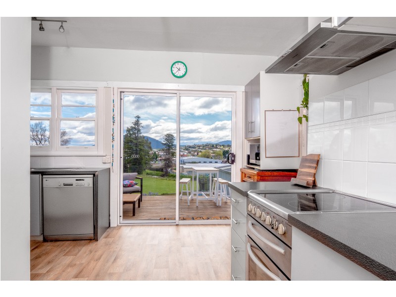 10 Springvale Avenue, New Town TAS 7008