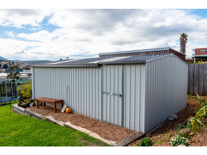 10 Springvale Avenue, New Town TAS 7008