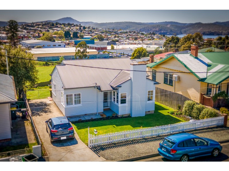 10 Springvale Avenue, New Town TAS 7008