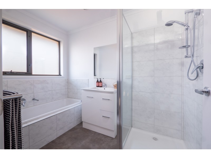 33 Holmfield Avenue, Clarendon Vale TAS 7019