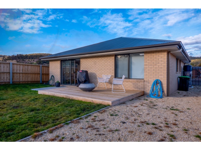 33 Holmfield Avenue, Clarendon Vale TAS 7019