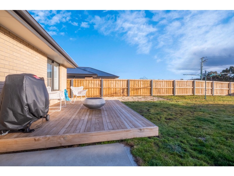 33 Holmfield Avenue, Clarendon Vale TAS 7019