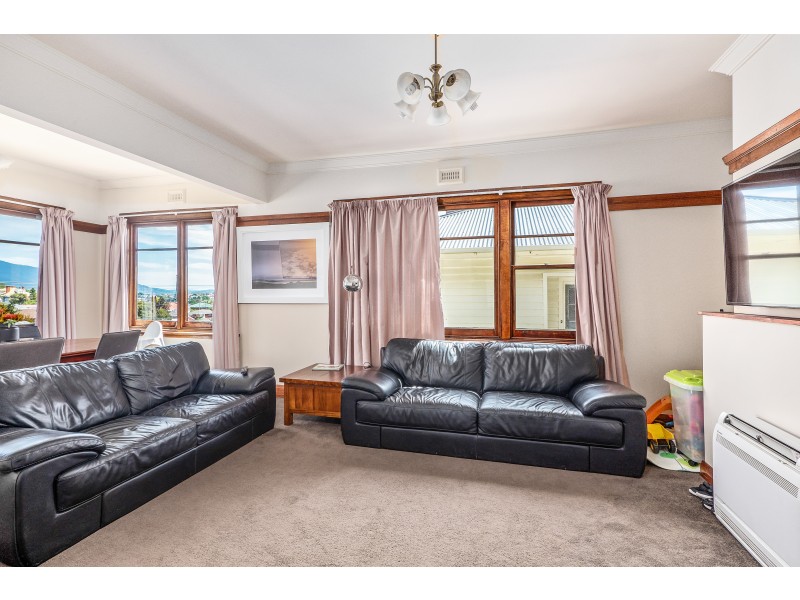 61 Oldham Avenue, New Town TAS 7008