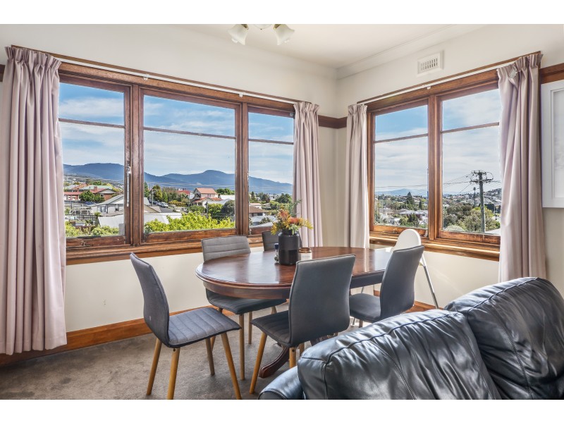 61 Oldham Avenue, New Town TAS 7008