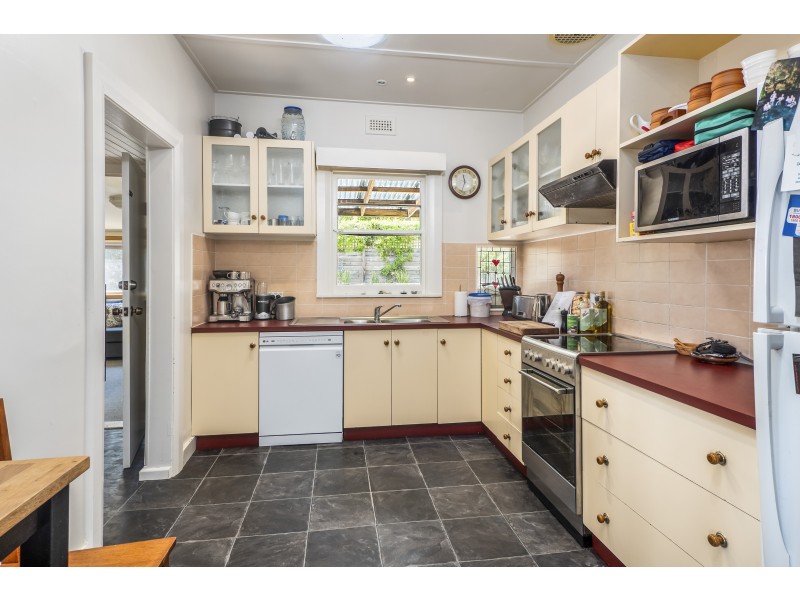 61 Oldham Avenue, New Town TAS 7008