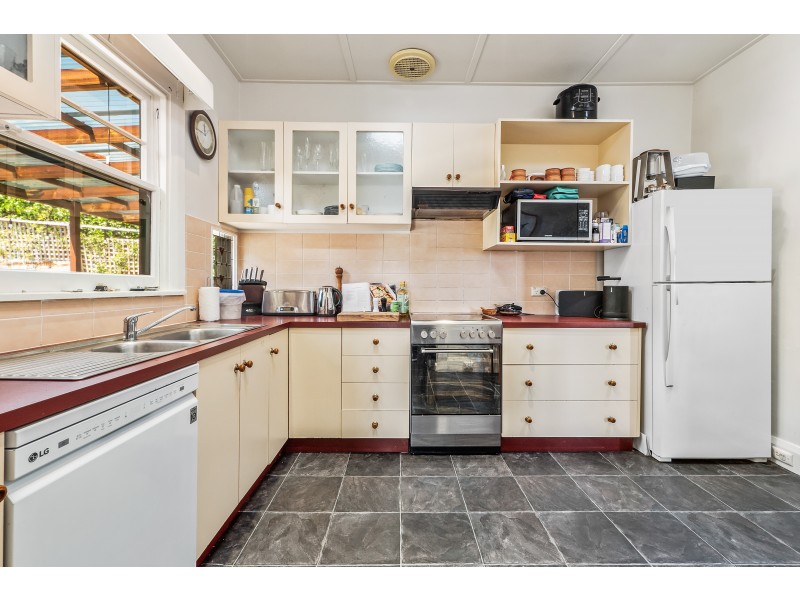 61 Oldham Avenue, New Town TAS 7008