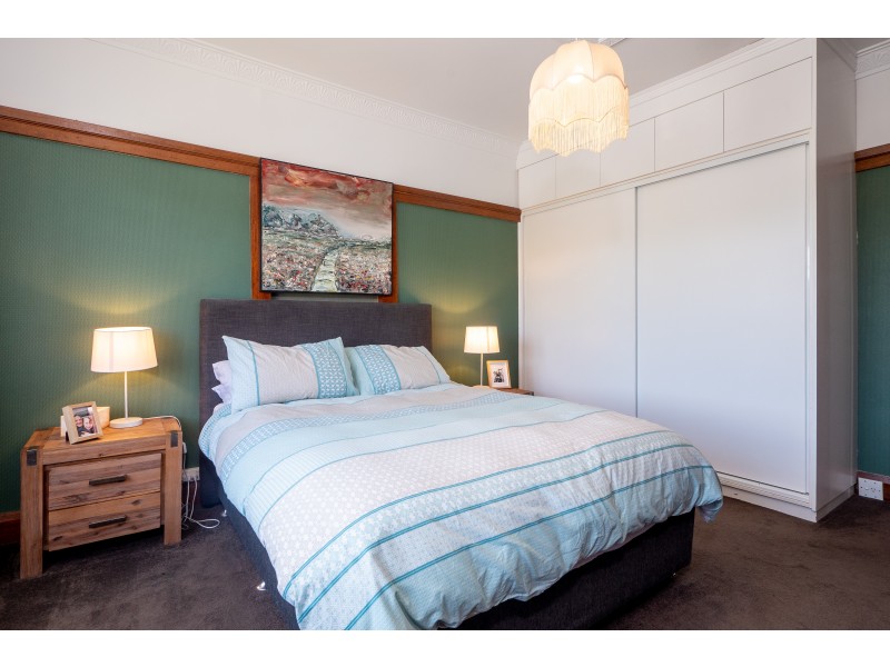61 Oldham Avenue, New Town TAS 7008