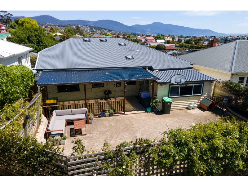 61 Oldham Avenue, New Town TAS 7008