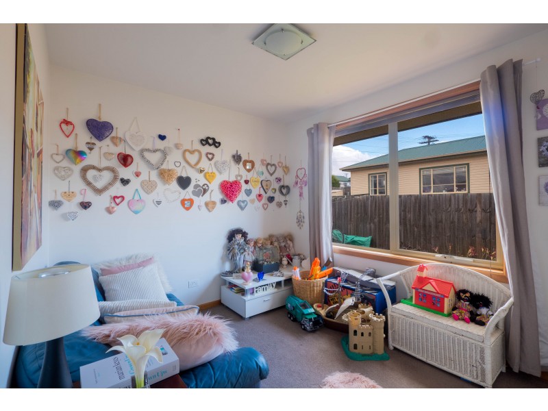 77 Edinburgh Crescent, Goodwood TAS 7010