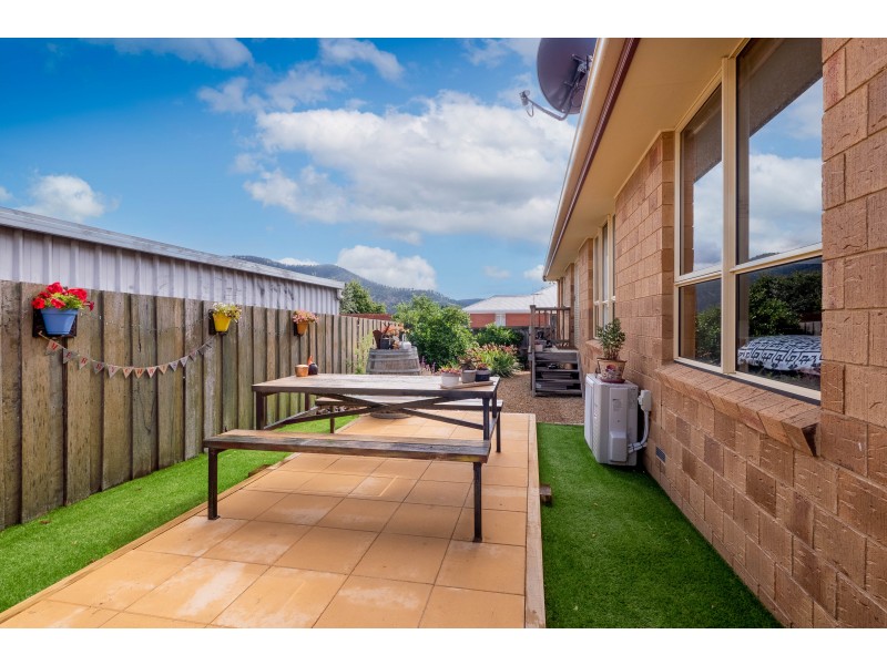 77 Edinburgh Crescent, Goodwood TAS 7010