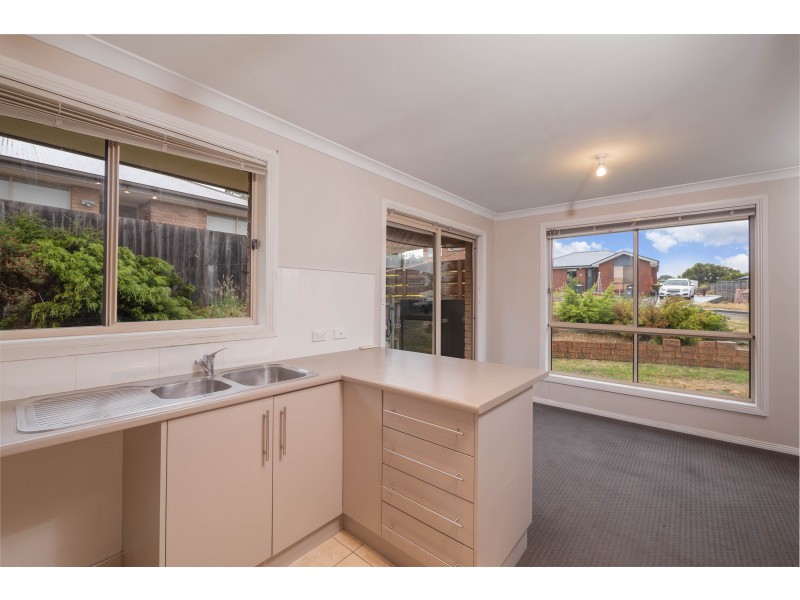 16 Emmaline Court, Rokeby TAS 7019