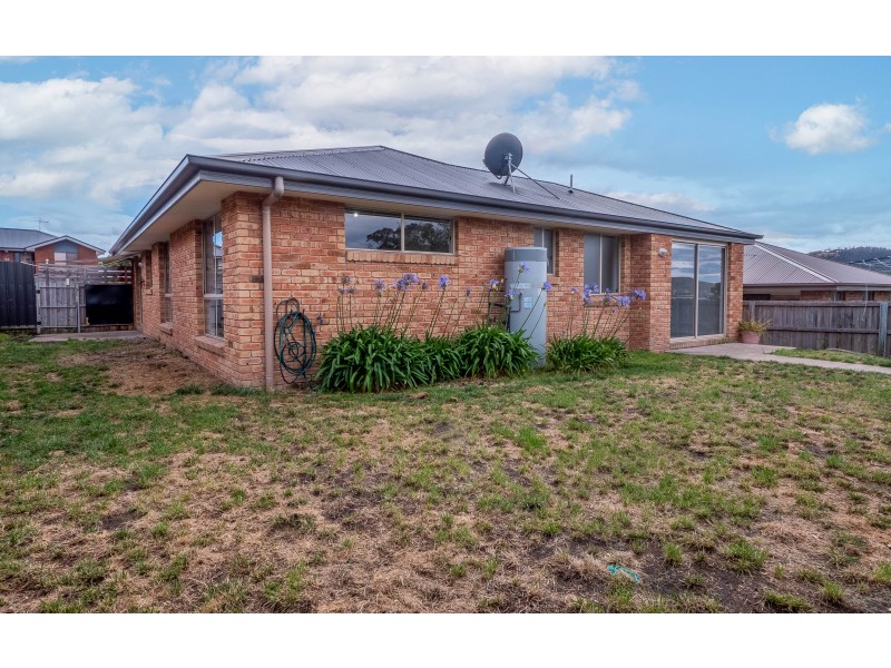 16 Emmaline Court, Rokeby TAS 7019