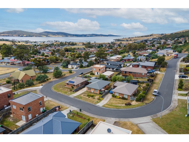 16 Emmaline Court, Rokeby TAS 7019