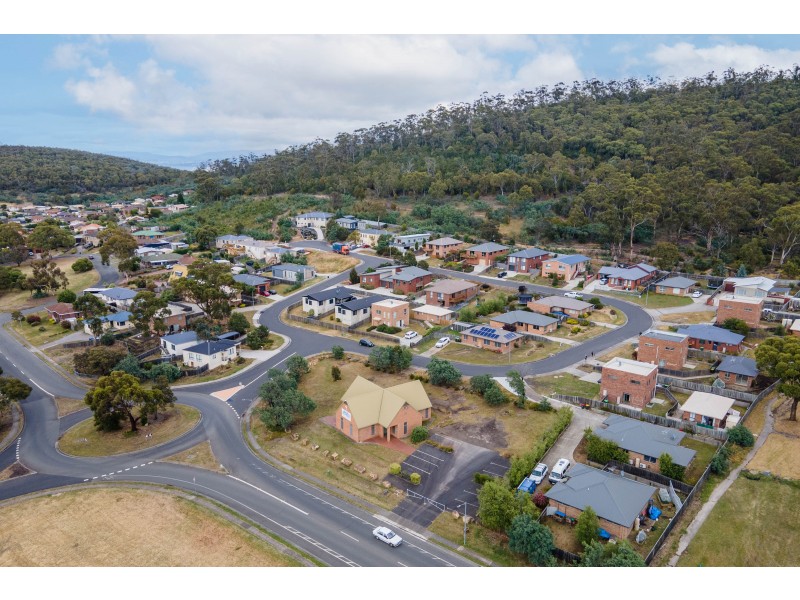 16 Emmaline Court, Rokeby TAS 7019