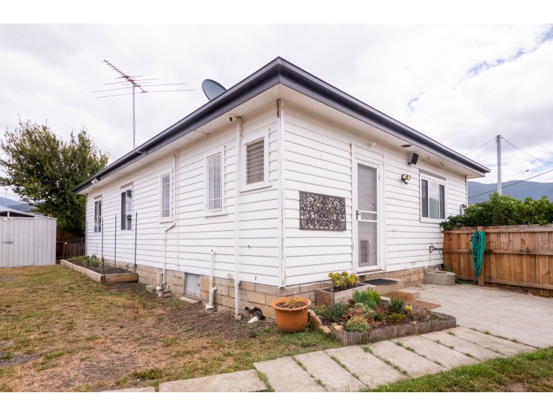 9 Seamew Street, Claremont TAS 7011