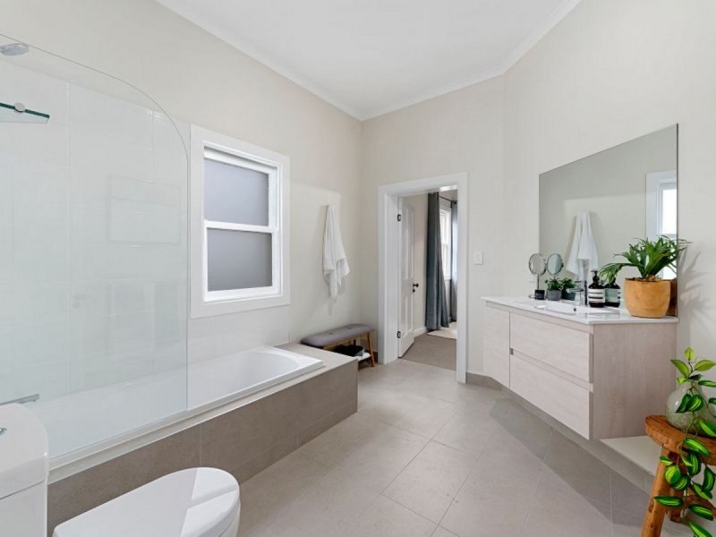 22 Risdon Road, New Town TAS 7008