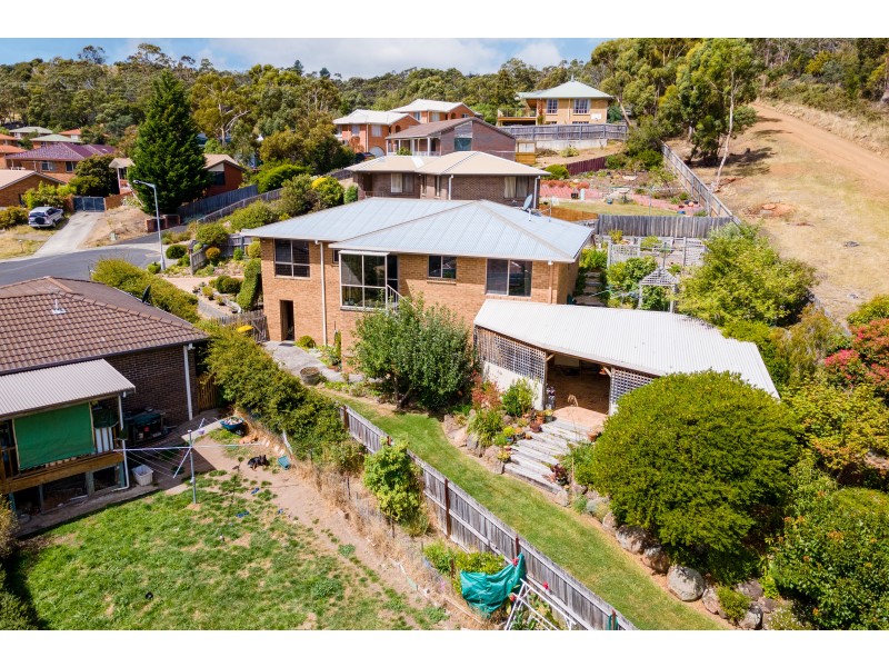 16 Lighton Way, Lenah Valley TAS 7008