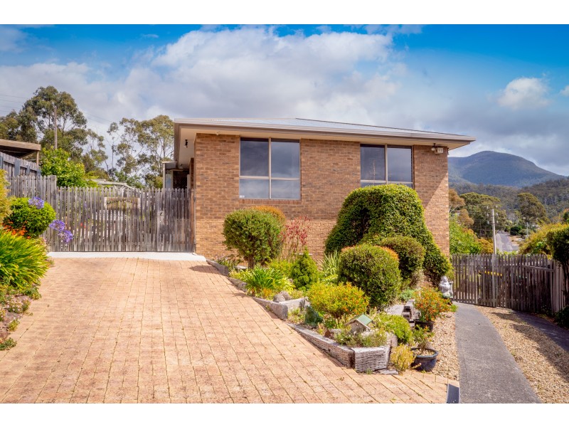 16 Lighton Way, Lenah Valley TAS 7008