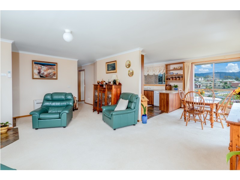 16 Lighton Way, Lenah Valley TAS 7008