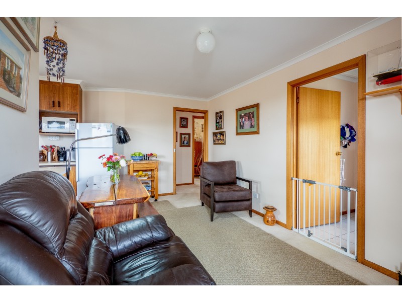 16 Lighton Way, Lenah Valley TAS 7008