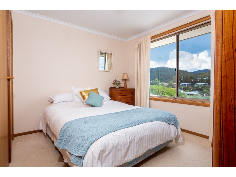 16 Lighton Way, Lenah Valley TAS 7008