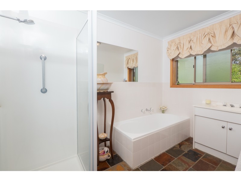 16 Lighton Way, Lenah Valley TAS 7008