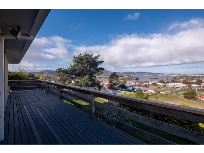 13 Kinarra Crescent, Chigwell TAS 7011